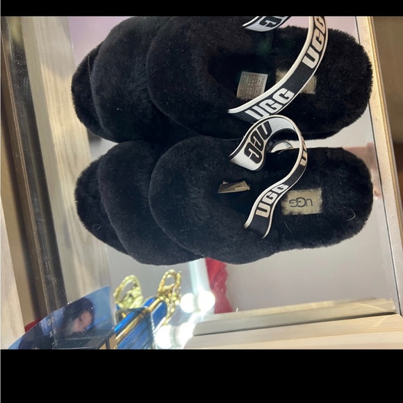 Ugh slippers - Picture 1 of 3